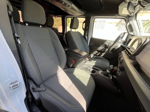 Used 2024 Jeep Wrangler Unlimited AWD/4WD image 13