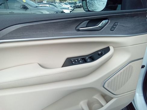 New 2026 Jeep Grand Cherokee Limited w/ Limited Altitude Package AWD/4WD image 12