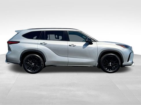 Used 2023 Toyota Highlander Limited AWD/4WD image 7