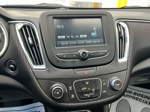 Used 2017 Chevrolet Malibu LT image 21