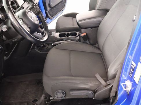 Used 2022 Jeep Gladiator Sport image 10