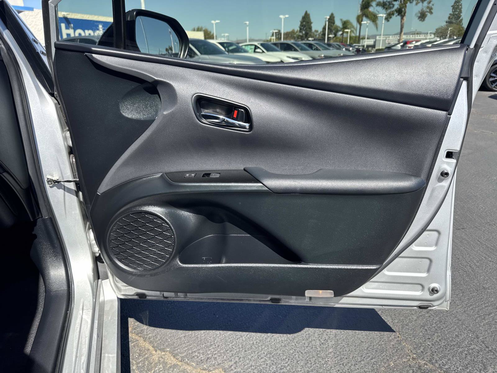 Used 2022 Toyota Prius FWD image 33