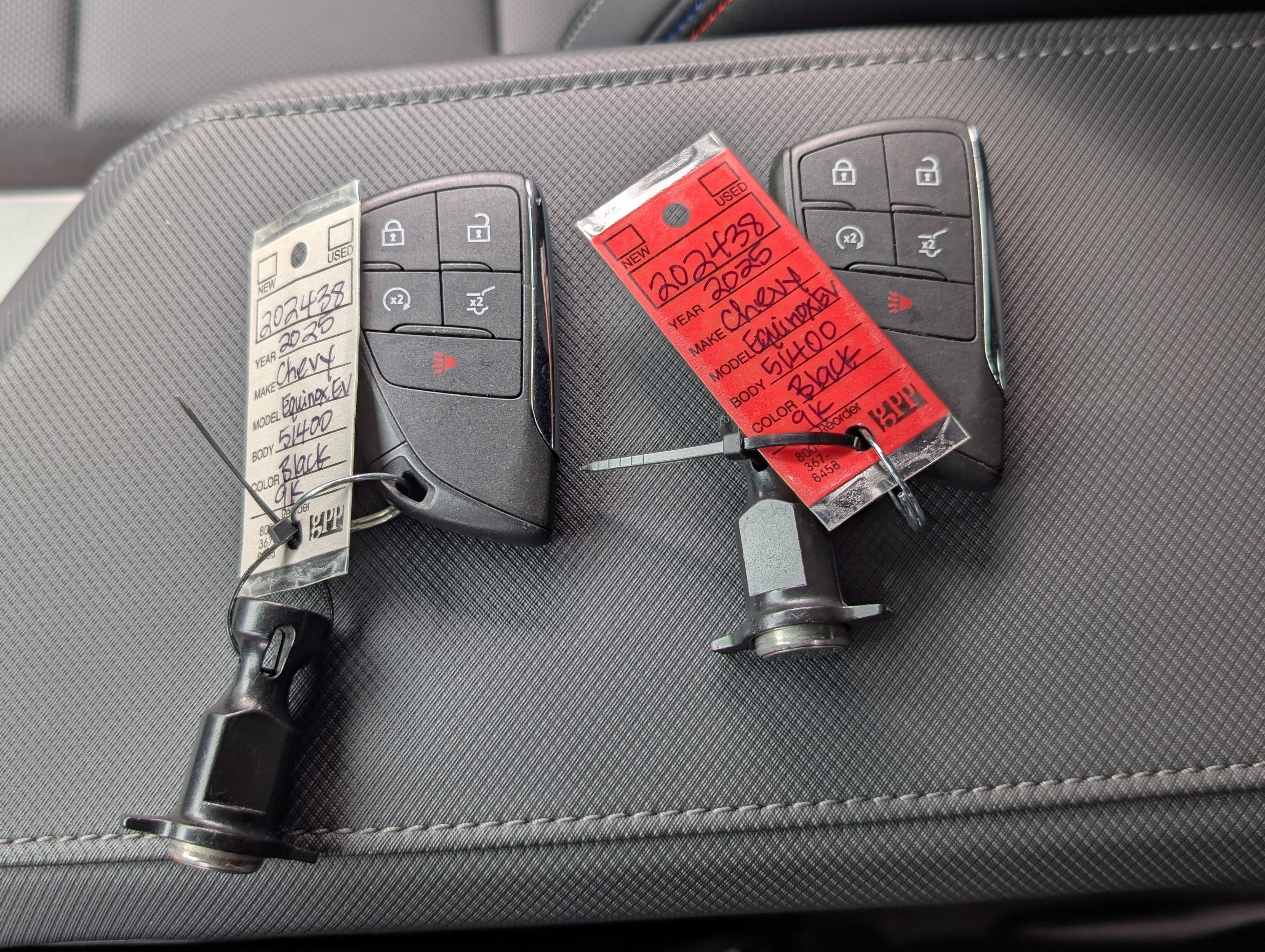 Used 2025 Chevrolet Equinox EV RS FWD image 36
