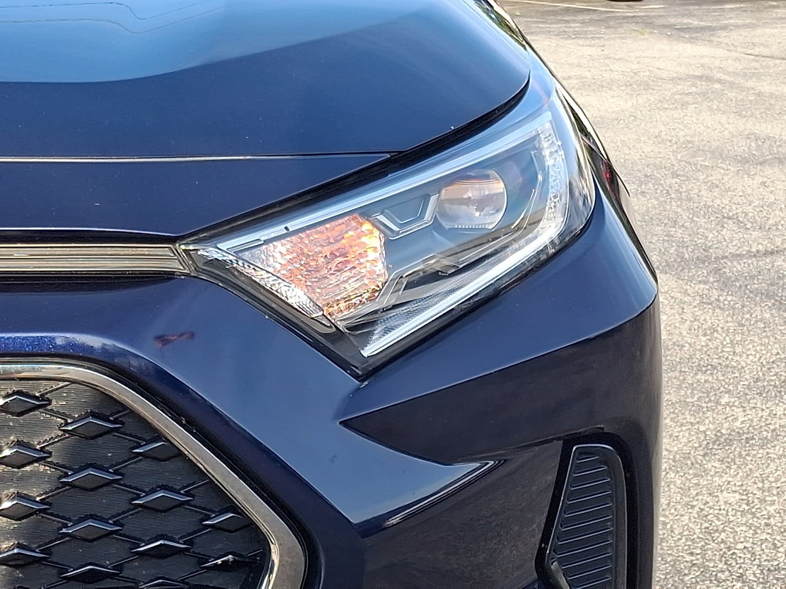 Used 2021 Toyota RAV4 SE w/ Weather & Moonroof Package AWD/4WD image 9