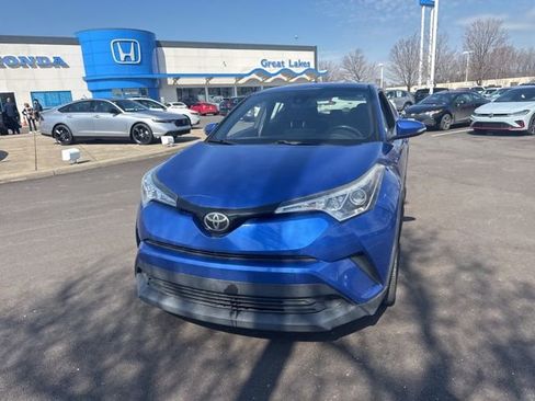 Used 2018 Toyota C-HR XLE FWD image 2