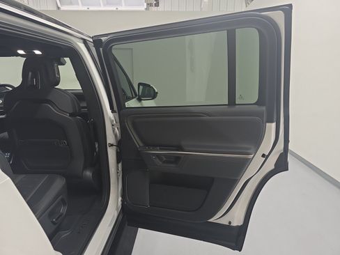 Used 2025 Rivian R1S Adventure AWD/4WD image 19