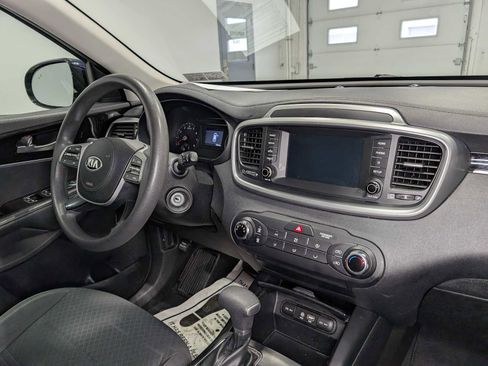 Used 2020 Kia Sorento LX image 37