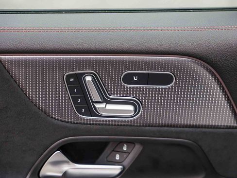 Used 2023 Mercedes-Benz EQB 350 4MATIC SUV image 22