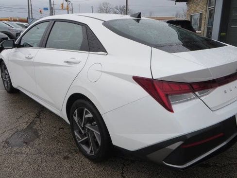 Used 2025 Hyundai Elantra SEL FWD image 44