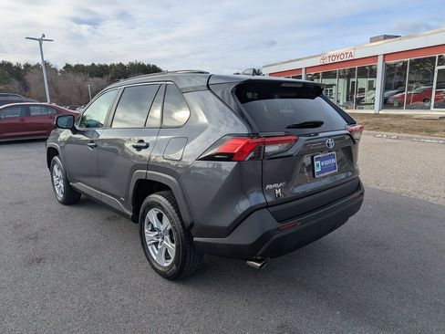 Used 2020 Toyota RAV4 XLE image 3