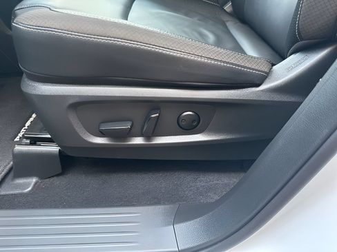Used 2025 Nissan Pathfinder SL AWD/4WD image 11