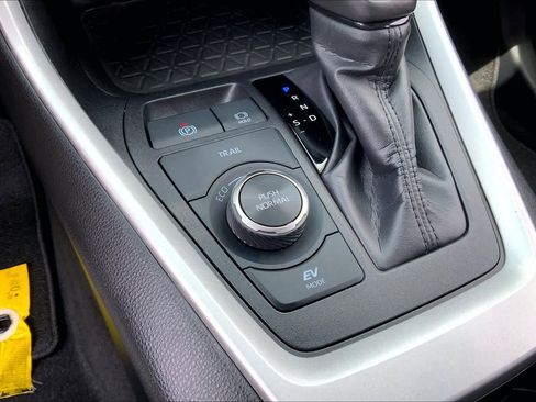 Used 2024 Toyota RAV4 XLE Premium image 34