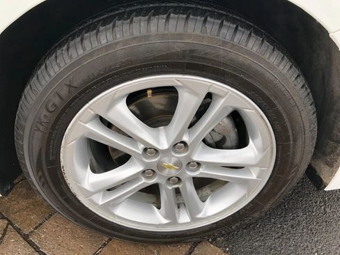 Used 2018 Chevrolet Cruze LT FWD image 12