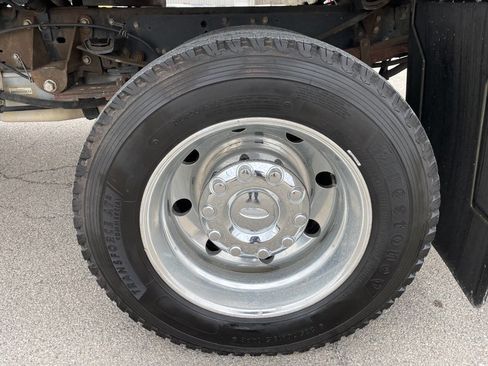 Used 2013 Ford F550 2WD Regular Cab Super Duty w/ Payload Upgrade Pkg image 11