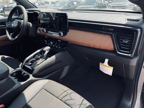 New 2025 GMC Canyon AT4 w/ Nightfall Edition image 31