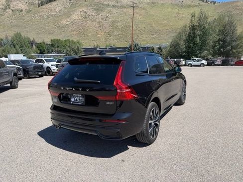 Used 2024 Volvo XC60 B5 Plus AWD/4WD image 11