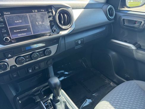 Certified 2022 Toyota Tacoma SR5 AWD/4WD image 31