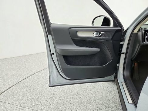 New 2026 Volvo XC40 B5 Plus w/ Protection Package Premier AWD/4WD image 23