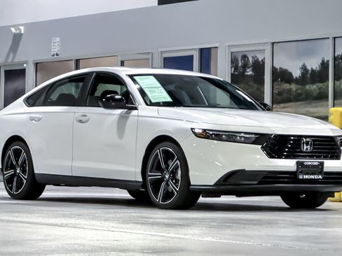 Used 2025 Honda Accord Sport image 6