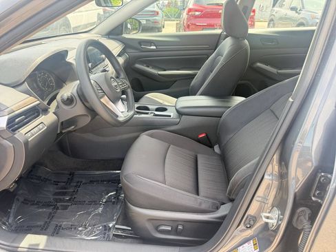 Used 2025 Nissan Altima 2.5 SV FWD image 27