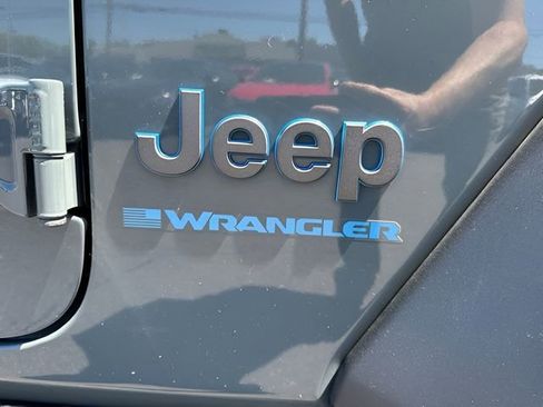 Used 2024 Jeep Wrangler Unlimited AWD/4WD image 33