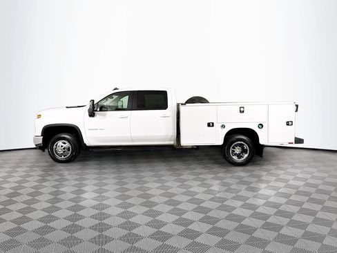 Used 2024 Chevrolet Silverado 3500 LT w/ Convenience Package AWD/4WD image 4