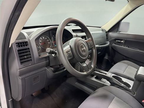 Used 2011 Jeep Liberty Sport image 10