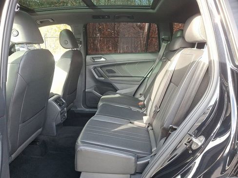 Used 2022 Volkswagen Tiguan SE R-Line image 10