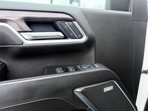 Used 2025 Chevrolet Silverado 2500 LTZ w/ LTZ Premium Package image 18