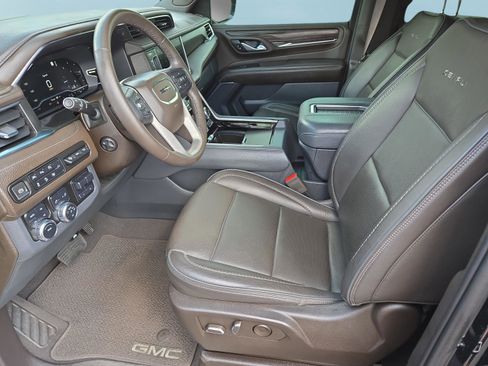 Used 2022 GMC Yukon Denali w/ Denali Premium Package image 15