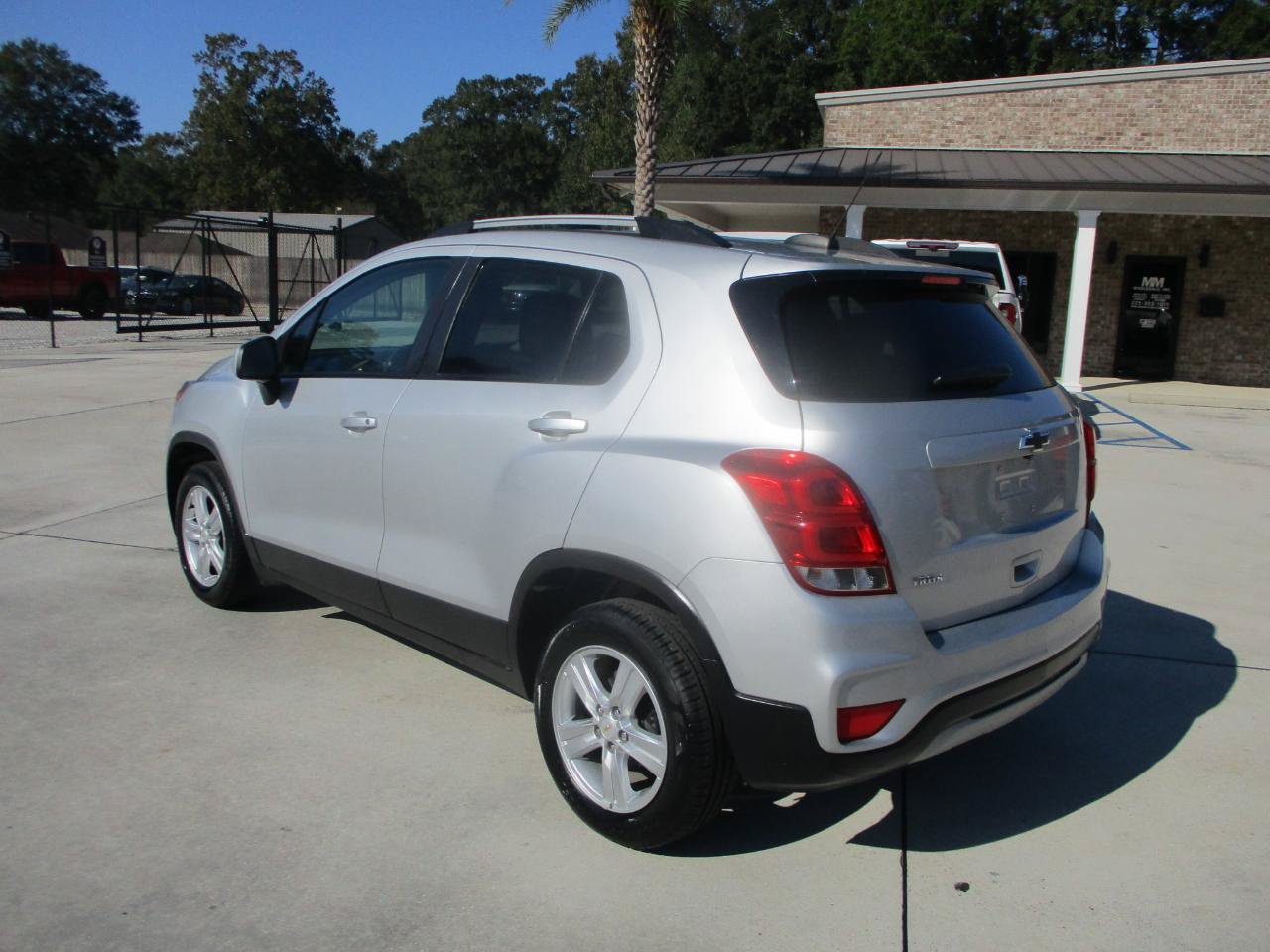 Used 2021 Chevrolet Trax LT FWD image 25