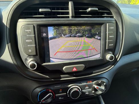 Used 2025 Kia Soul LX w/ LX Technology Package image 17