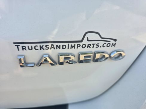 Used 2017 Jeep Grand Cherokee Laredo RWD image 5