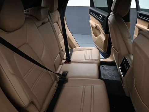 Used 2020 Porsche Cayenne AWD/4WD image 24