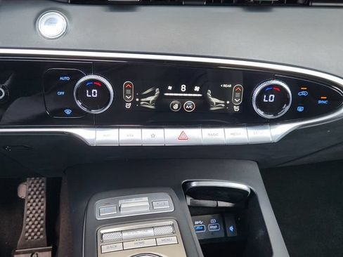 Used 2024 Genesis GV70 2.5T w/ Select Package AWD/4WD image 15