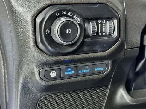Used 2022 Jeep Wrangler Unlimited Sahara AWD/4WD image 15