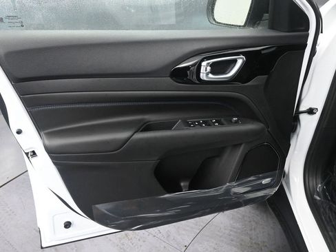 New 2026 Jeep Compass Latitude w/ Sun and Sound Group image 12