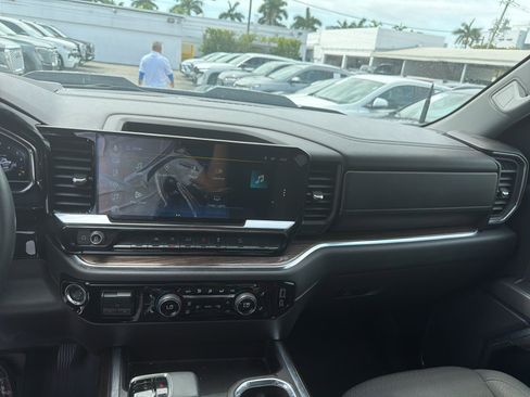 Used 2025 Chevrolet Silverado 1500 LT Trail Boss w/ LPO, Dark Essentials Package image 17