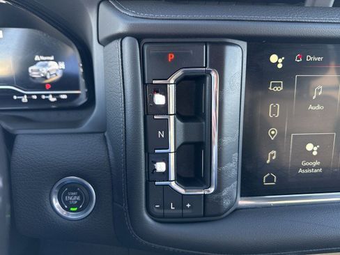 Certified 2023 GMC Yukon Denali w/ Advanced Technology Package image 21