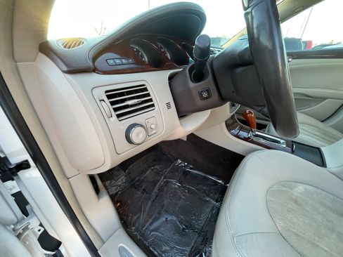 Used 2011 Buick Lucerne Super image 20