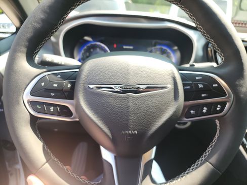 New 2026 Chrysler Pacifica Select image 10