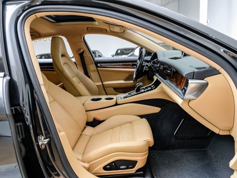 Used 2023 Porsche Panamera 4 Platinum Edition image 36