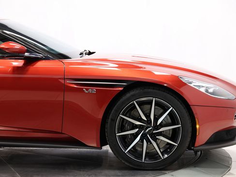 Used 2018 Aston Martin DB11 V12 RWD image 57