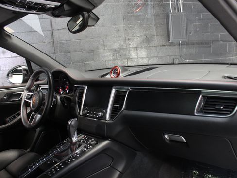 Used 2017 Porsche Macan GTS AWD/4WD image 57