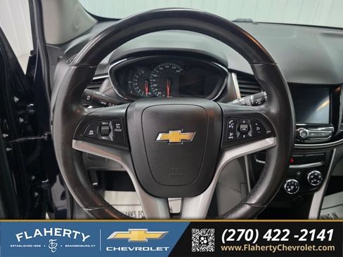 Used 2021 Chevrolet Trax LT w/ LT Convenience Package AWD/4WD image 25