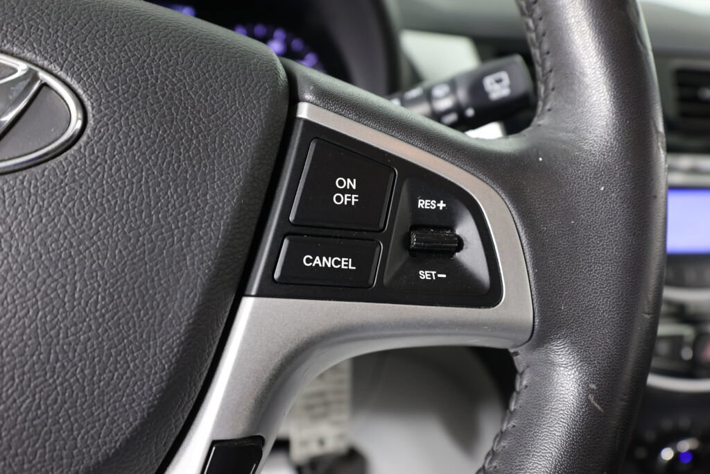 Used 2012 Hyundai Accent SE FWD image 33
