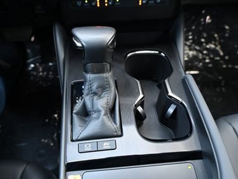 Used 2025 Lexus ES 300h 300h image 16