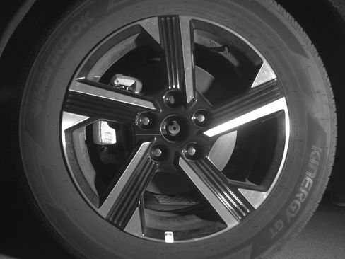 Used 2025 Nissan Sentra SV FWD image 9