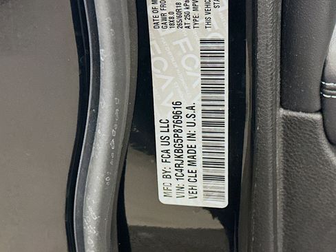 Used 2023 Jeep Grand Cherokee L Limited image 12