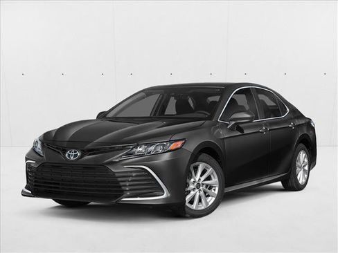 Used 2022 Toyota Camry LE image 1